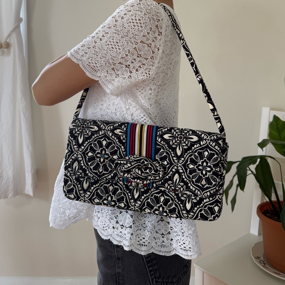 Vera Bradley Knot Just A Clutch Handbag Shoulder Bag Purse Black White Floral